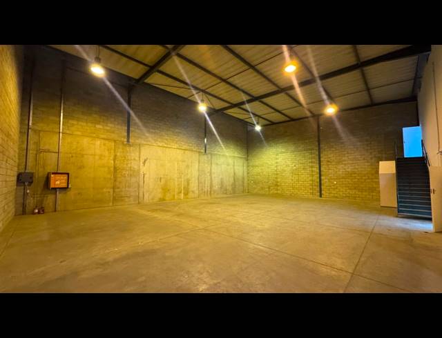 449M² WAREHOUSE TO LET IN LINBRO PARK